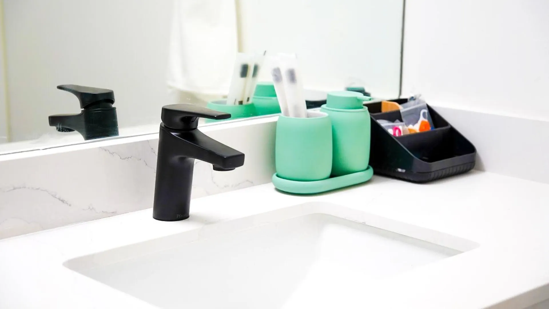 Spacious Studio In The Heart Of Downtown トロント