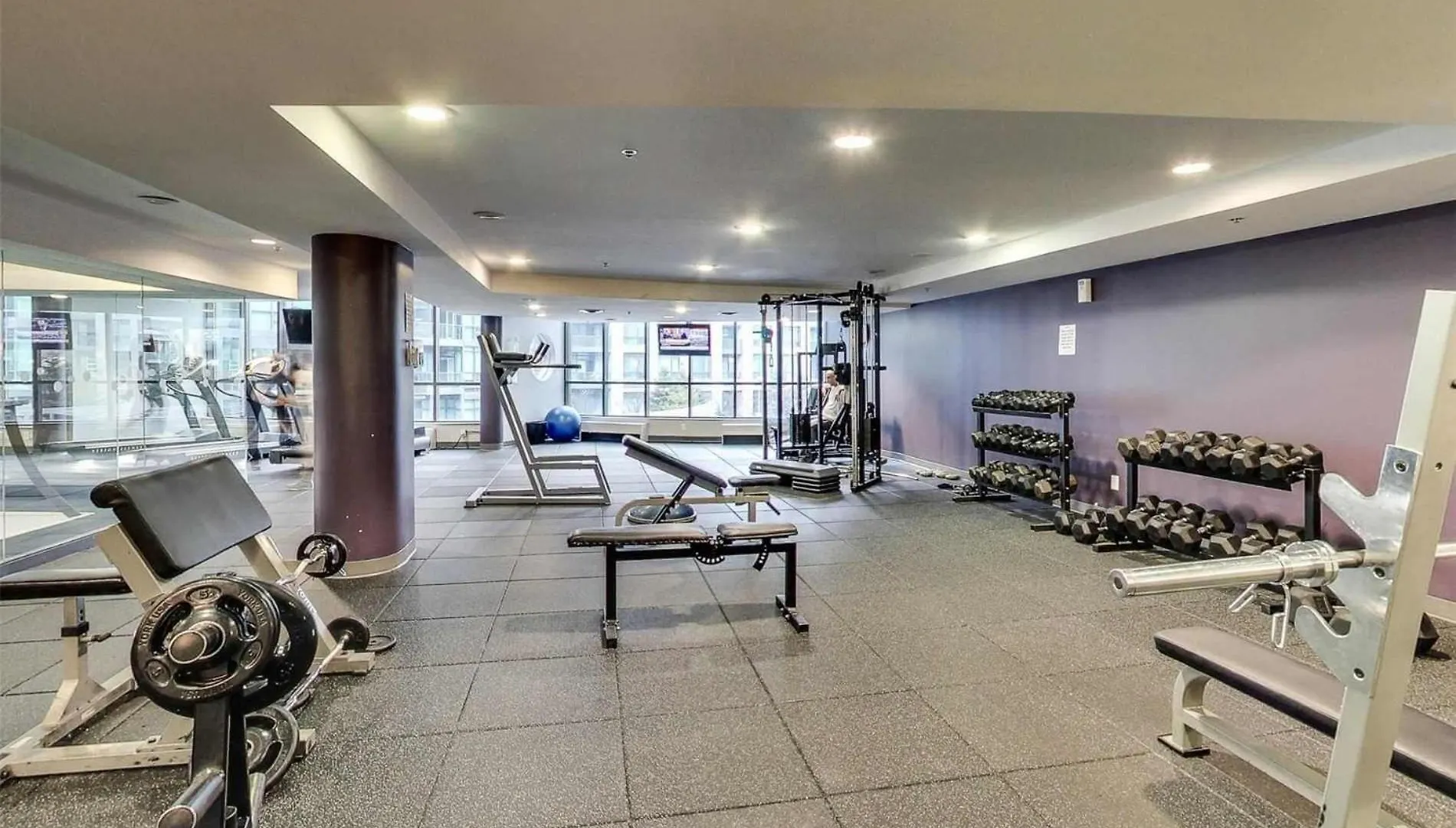 Spacious Studio In The Heart Of Downtown Toronto Apartment