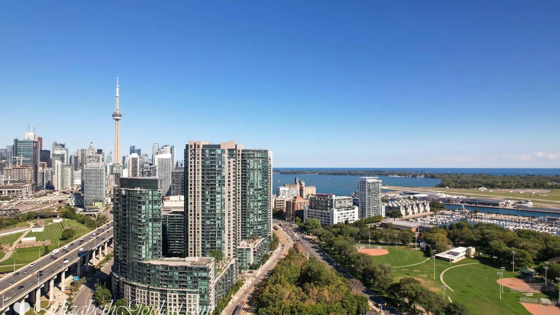 Spacious Studio In The Heart Of Downtown Toronto 0*,