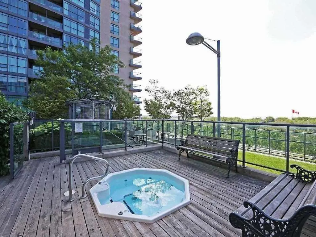 Spacious Studio In The Heart Of Downtown Toronto 0*,
