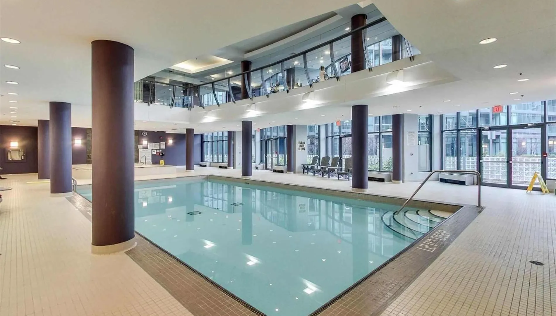 Spacious Studio In The Heart Of Downtown Toronto